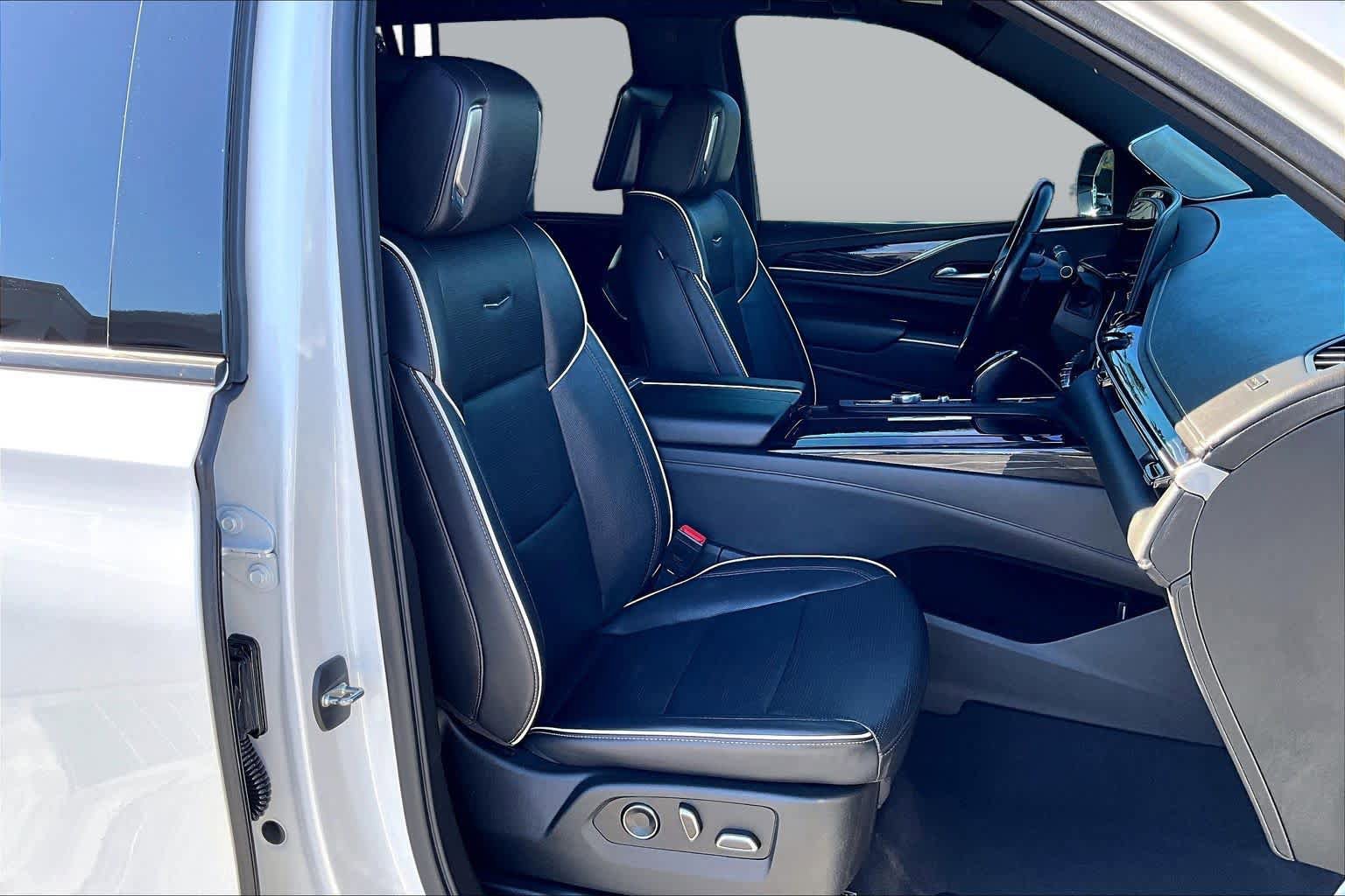 Used 2021 Cadillac Escalade Sport w/ Driver Assist Tech Package AWD/4WD image 8