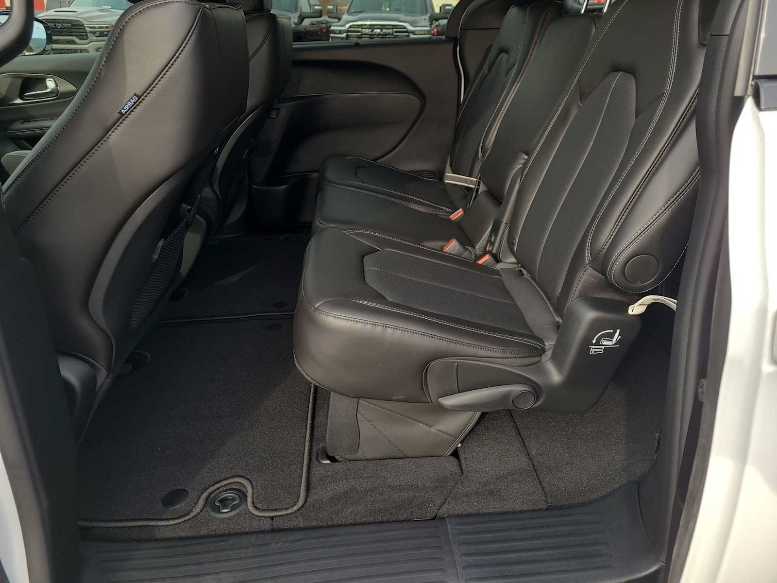 New 2026 Chrysler Pacifica Select w/ S Appearance Package FWD image 21