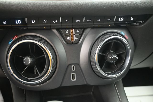 Used 2025 Chevrolet Blazer LT AWD/4WD image 12