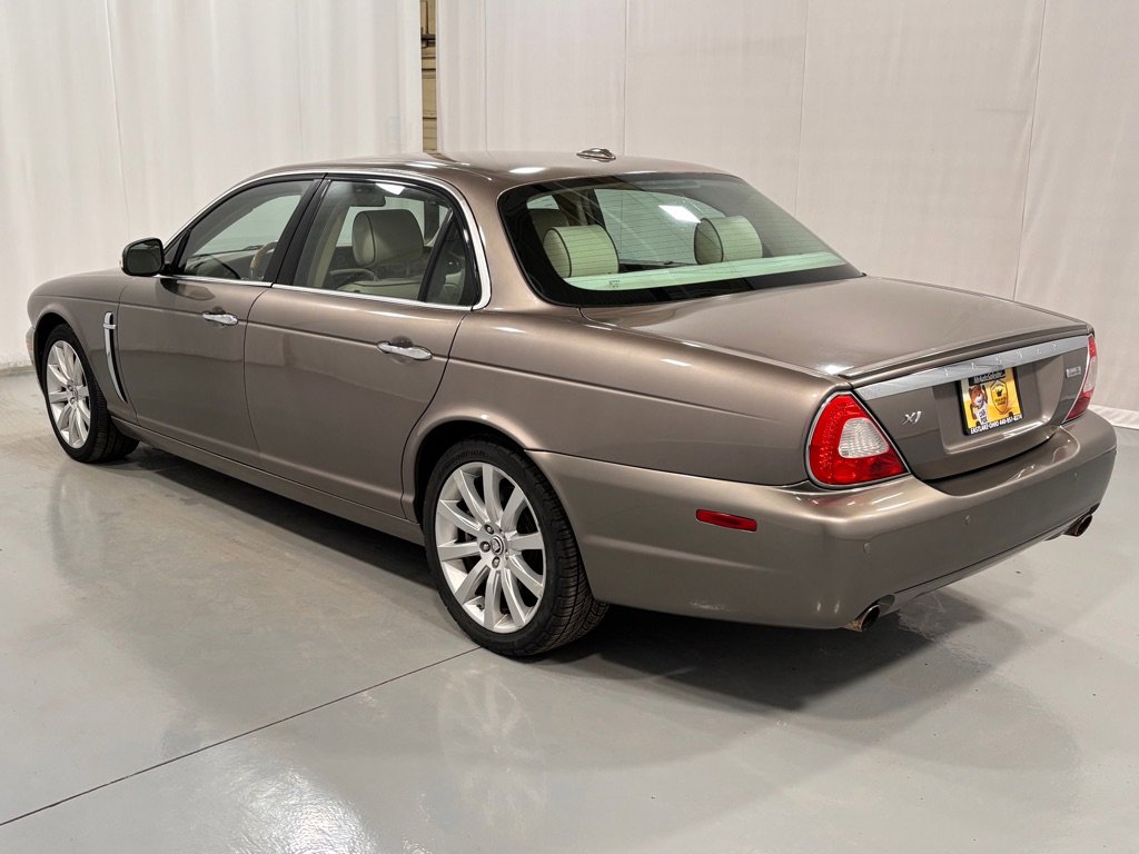 Used 2008 Jaguar XJ8 L image 7