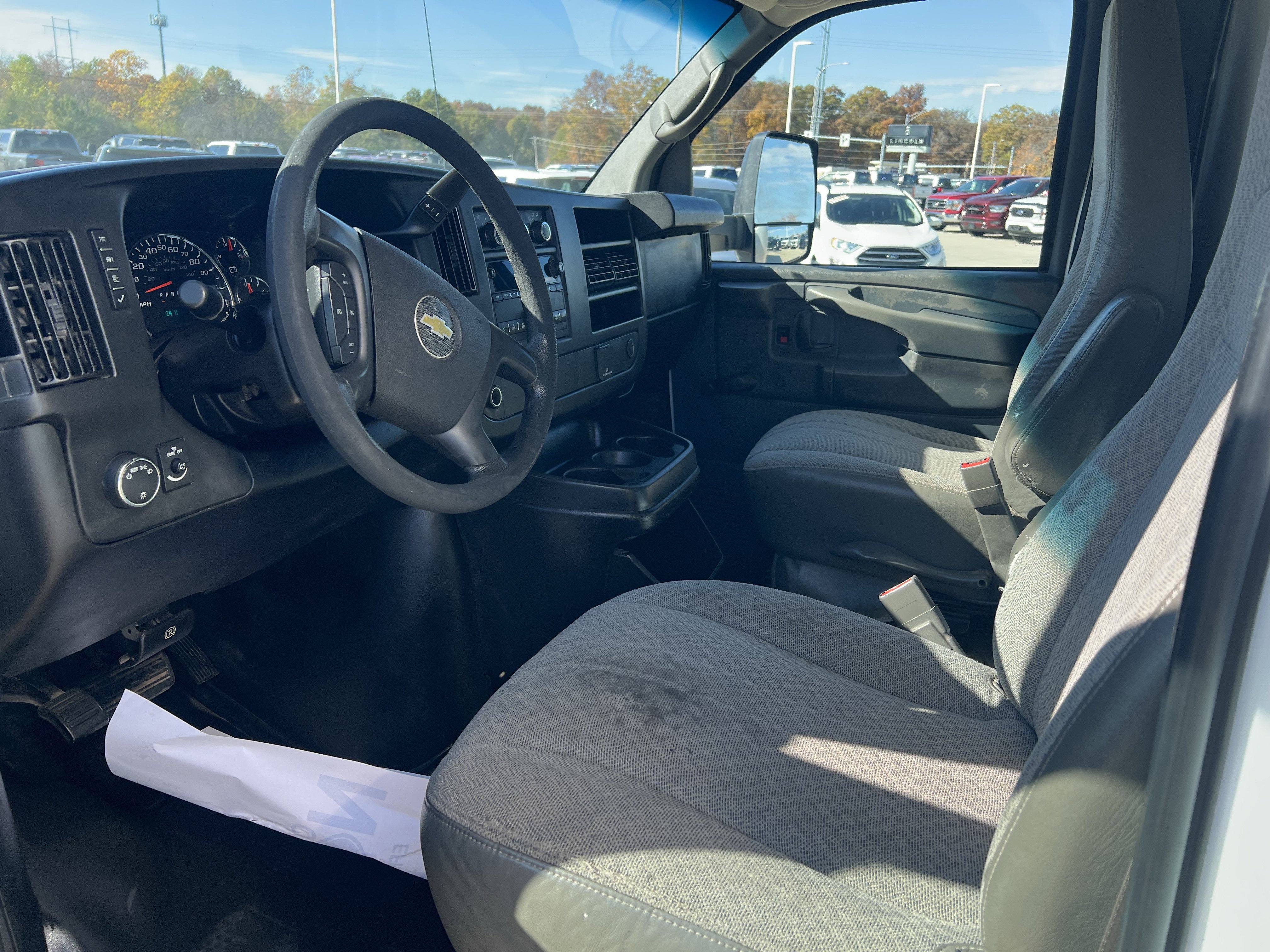 Used 2015 Chevrolet Express 3500 Extended image 12
