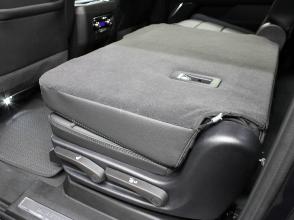 Used 2025 GMC Yukon XL Denali AWD/4WD image 68