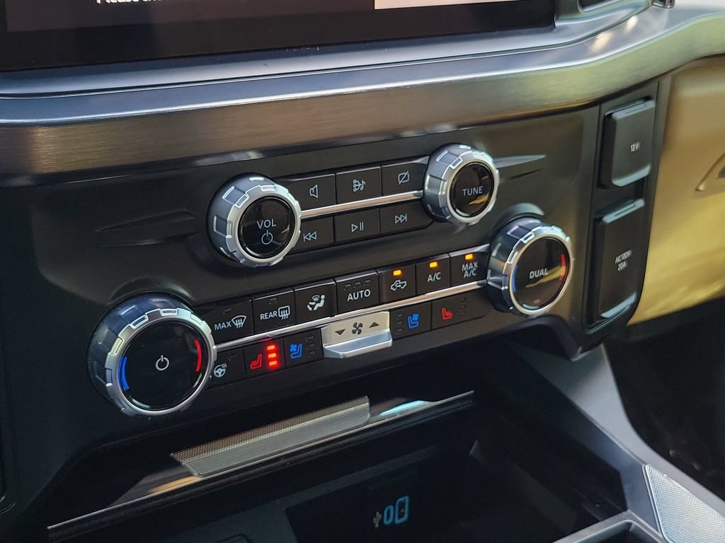 Used 2024 Ford F250 Lariat w/ Lariat Ultimate Package AWD/4WD image 14