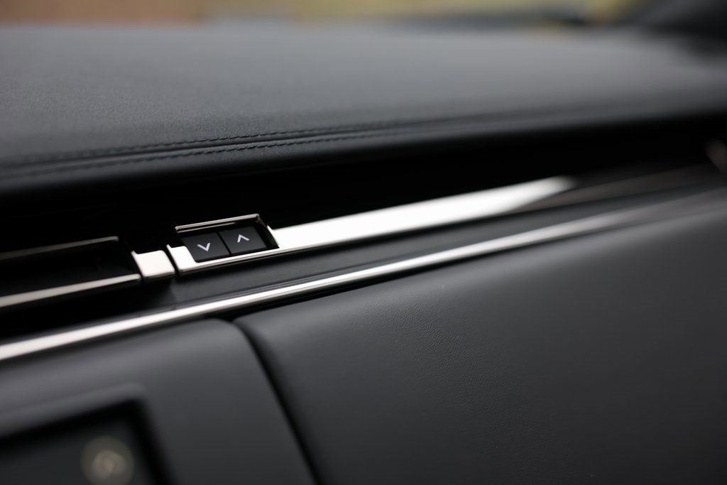 Used 2025 Land Rover Range Rover SE image 17