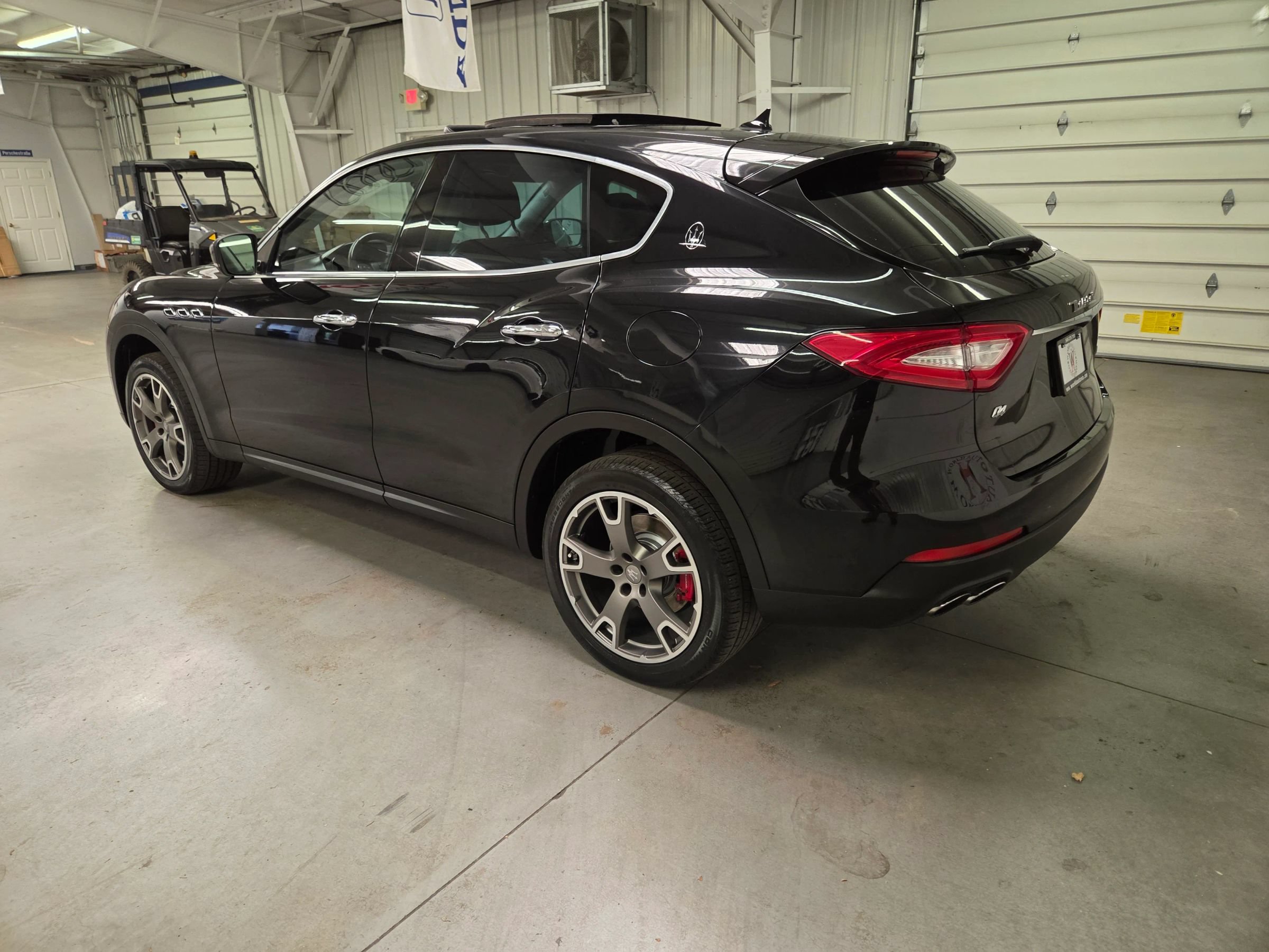 Used 2017 Maserati Levante AWD/4WD image 4