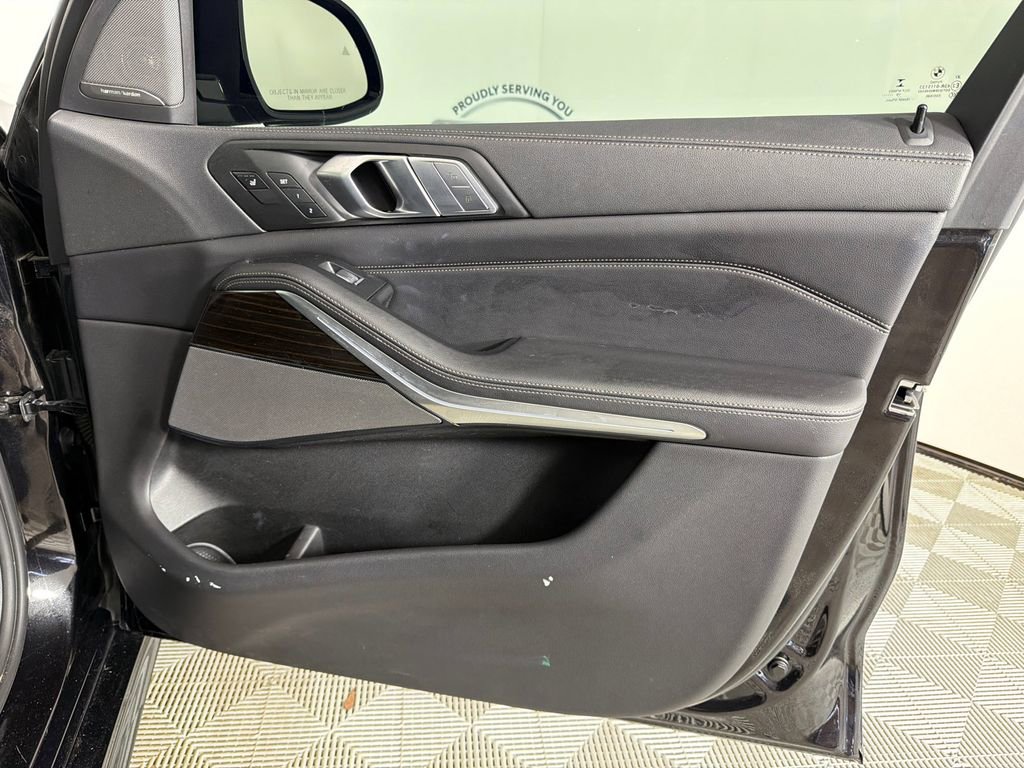 Used 2020 BMW X7 xDrive40i w/ M Sport Package image 16