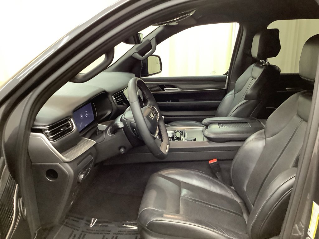 Used 2024 Jeep Wagoneer L Series II w/ Flexible Seating Group image 16