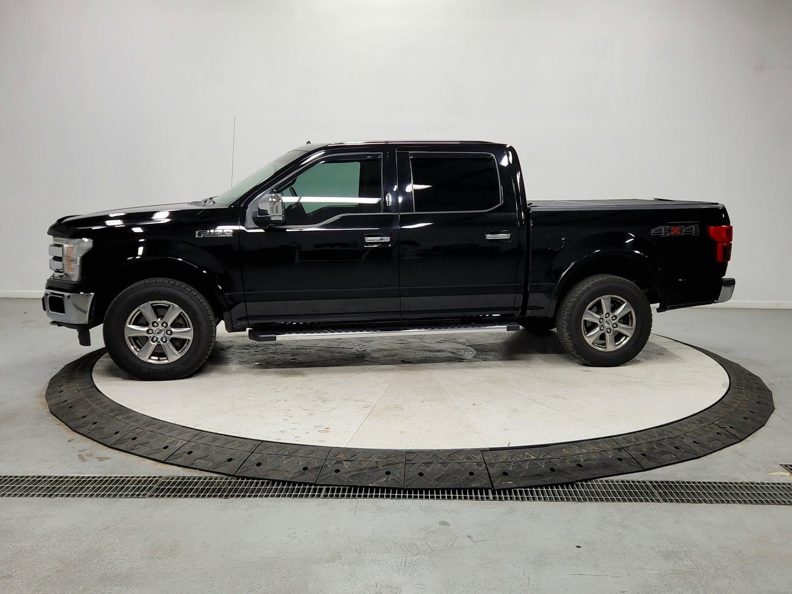 Used 2018 Ford F150 Lariat w/ Equipment Group 502A Luxury image 4