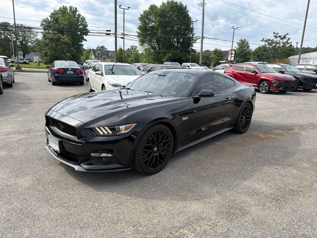 Used 2017 Ford Mustang GT RWD image 3