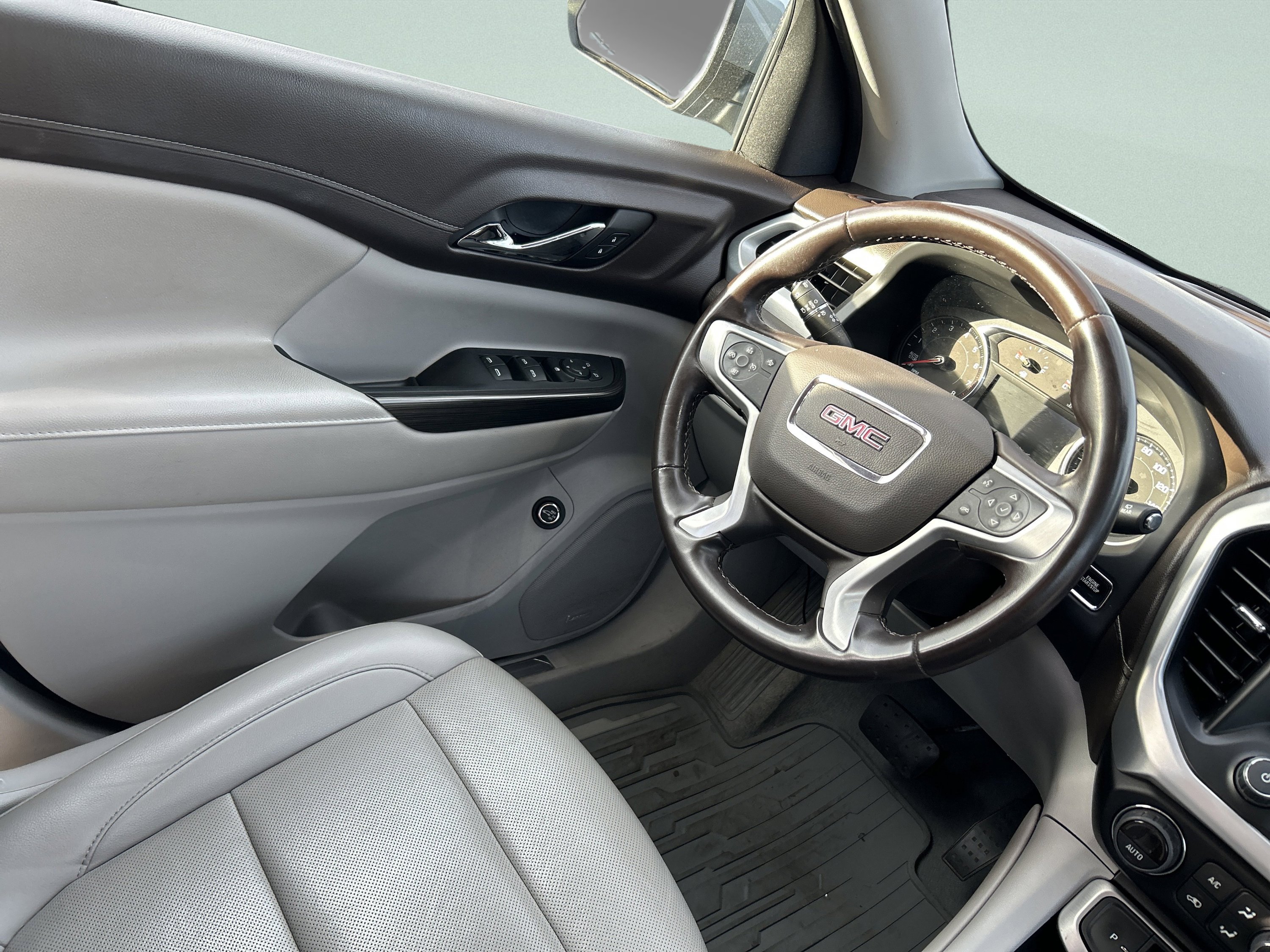 Used 2023 GMC Acadia SLT image 26