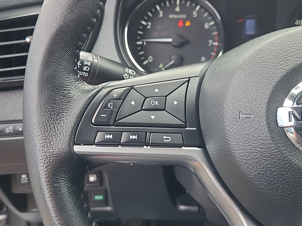 Used 2018 Nissan Rogue SV AWD/4WD image 13