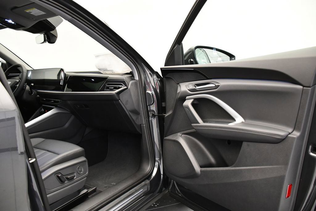 Used 2025 Audi Q5 Premium w/ Convenience Package image 45