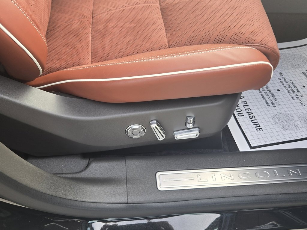 Certified 2024 Lincoln Nautilus Black Label image 32