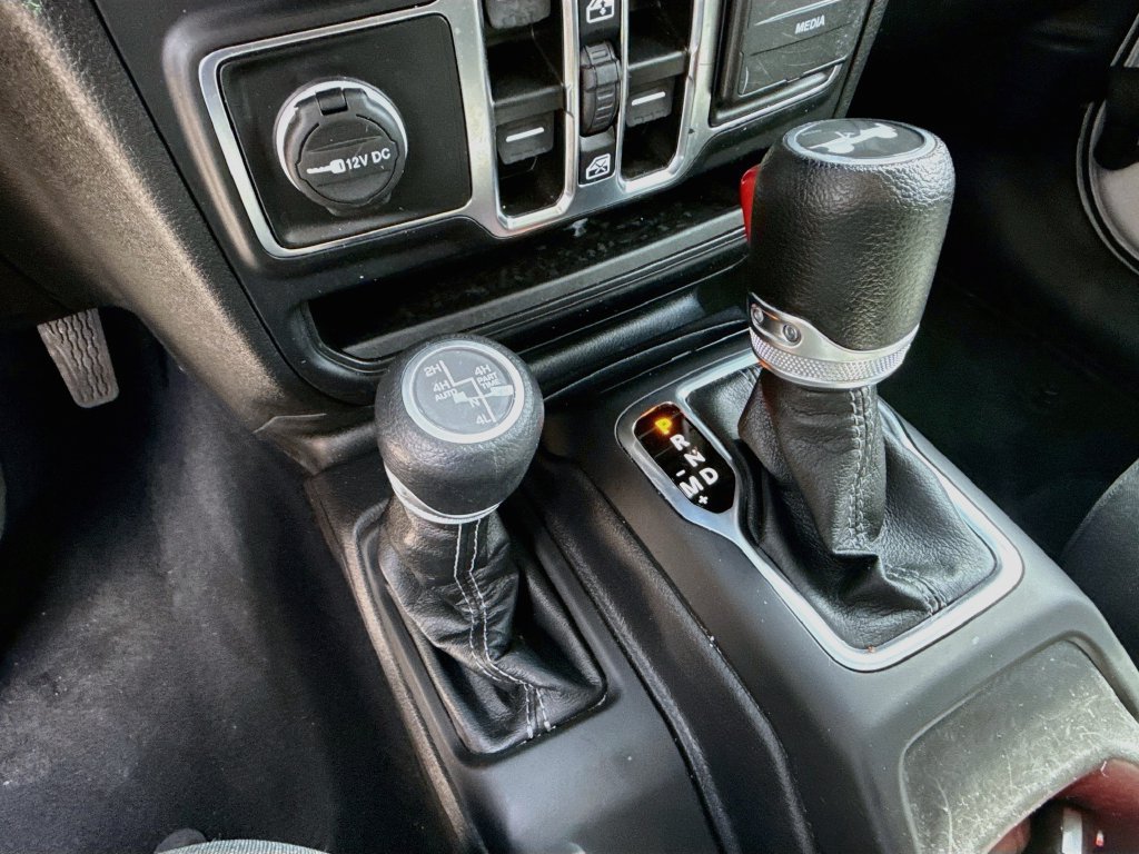 Used 2024 Jeep Wrangler Unlimited w/ Convenience Group AWD/4WD image 18
