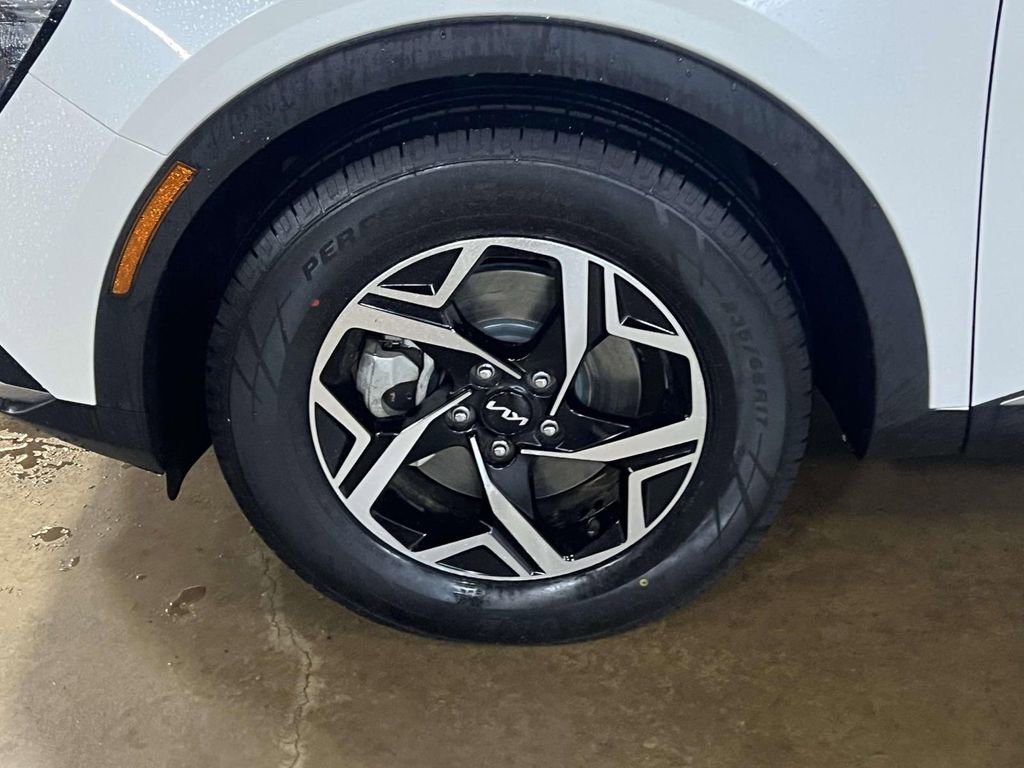 Used 2023 Kia Sportage LX image 25