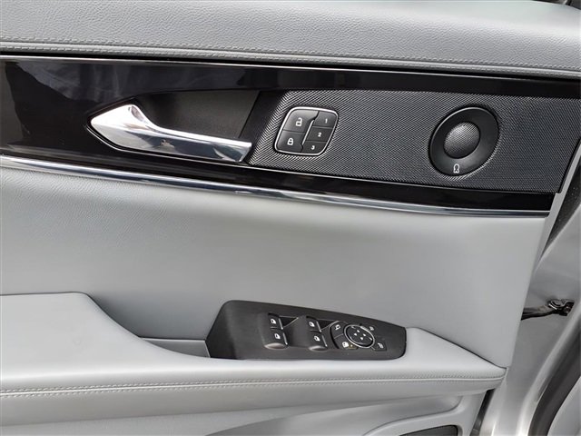 Used 2021 Lincoln Nautilus Reserve image 18