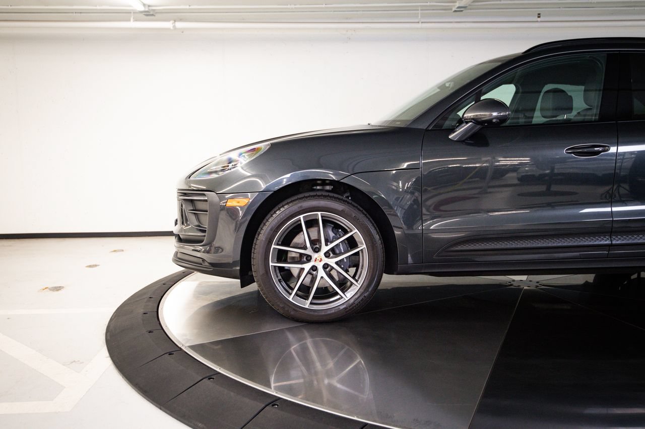 Certified 2024 Porsche Macan AWD/4WD image 11