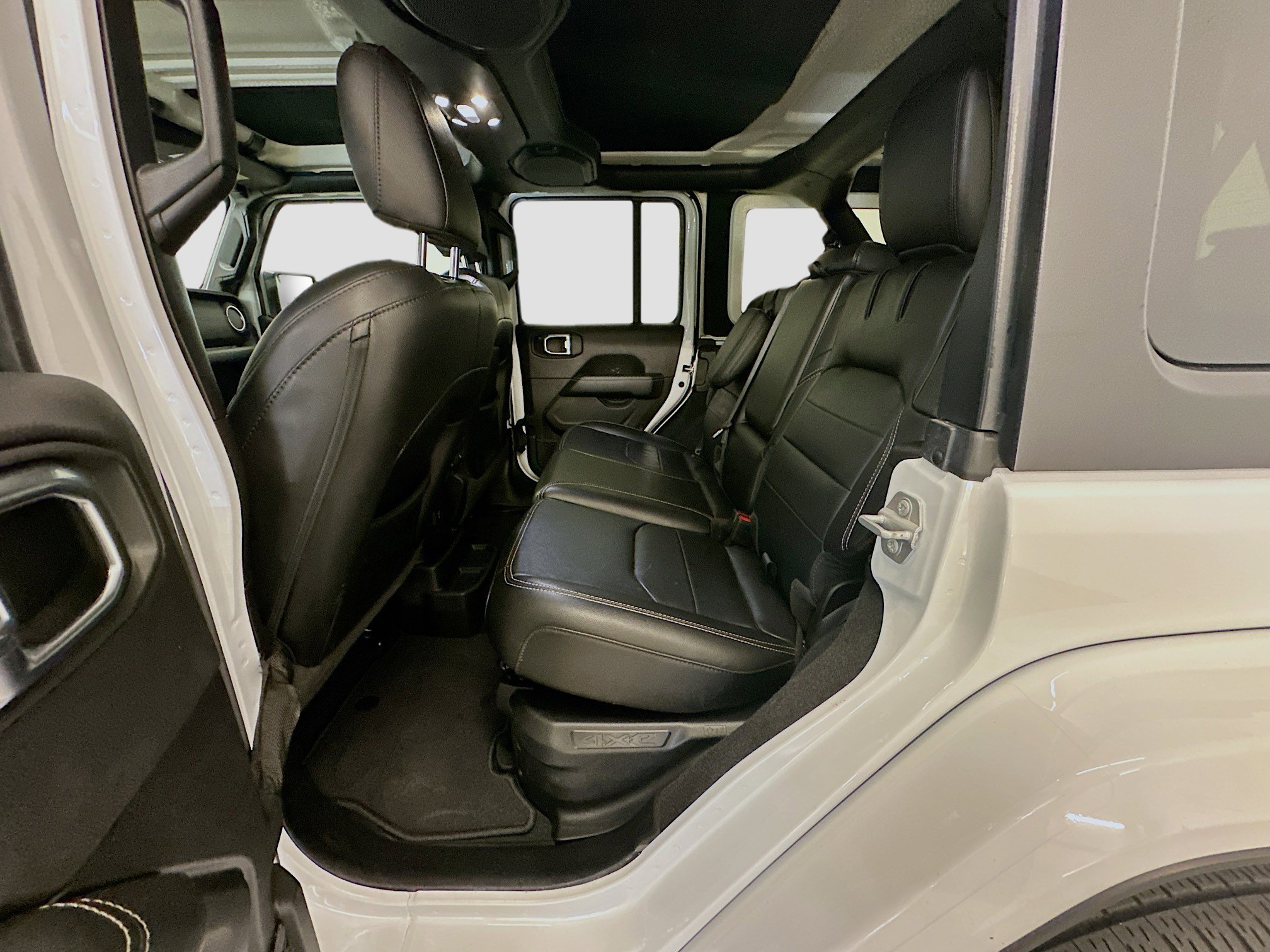 Used 2023 Jeep Wrangler Sahara w/ Cold Weather Group image 28