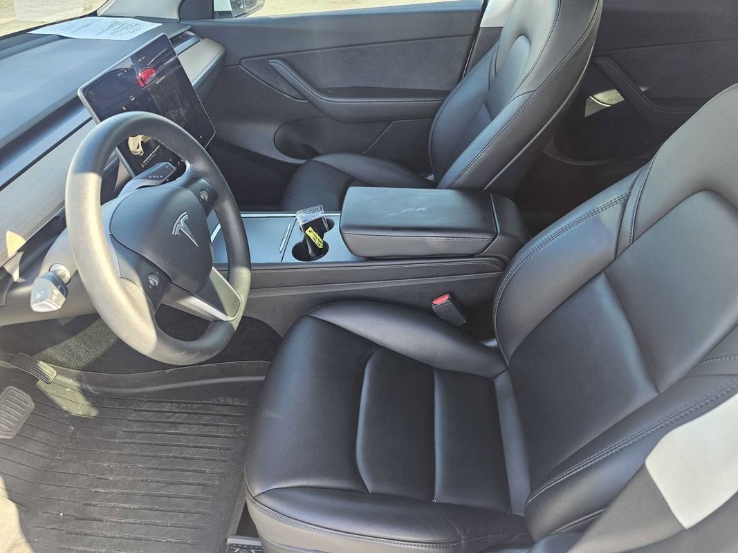 Used 2022 Tesla Model Y Long Range image 9