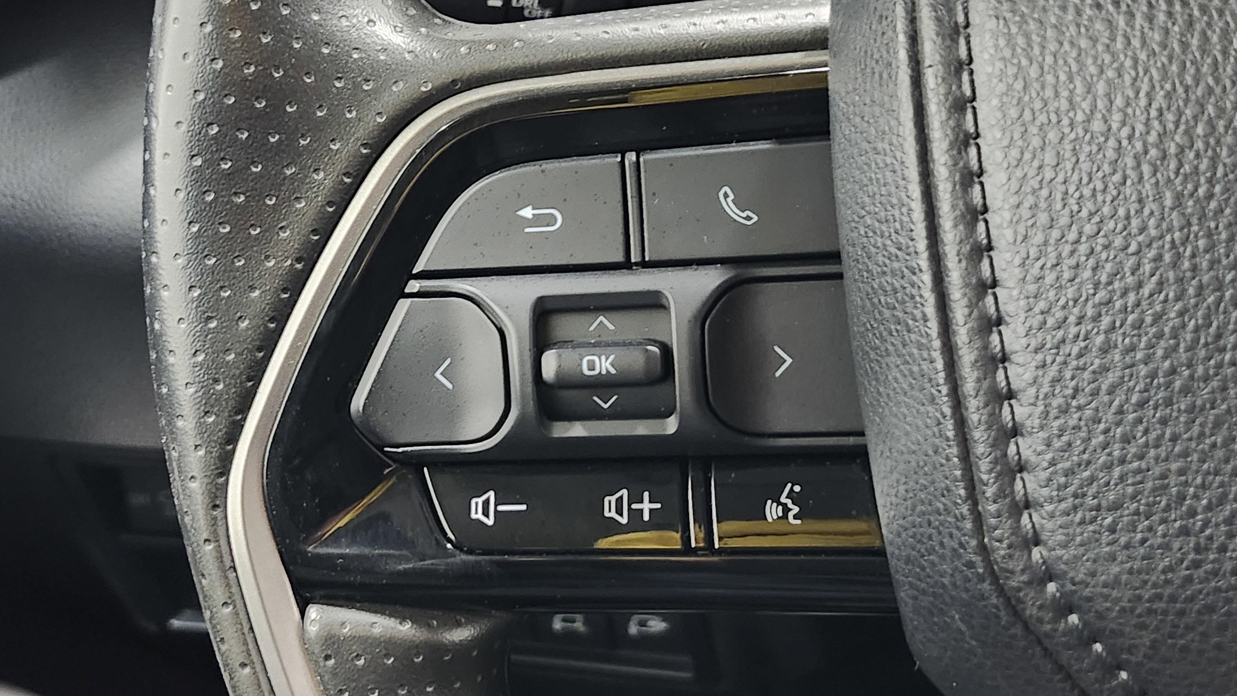 Used 2022 Toyota Tundra SR5 w/ SR5 Convenience Package image 29