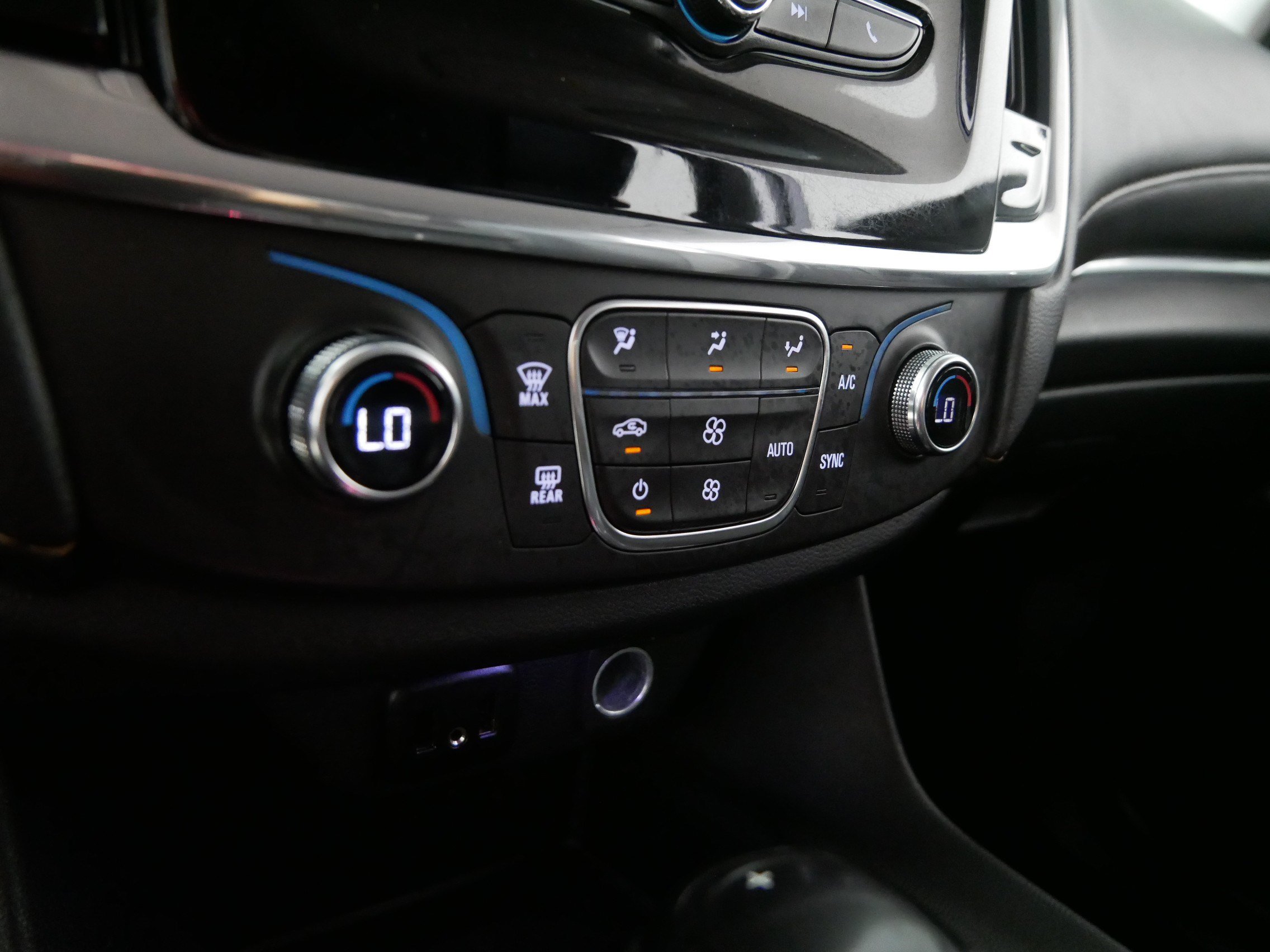 Used 2019 Chevrolet Traverse LS AWD/4WD image 23
