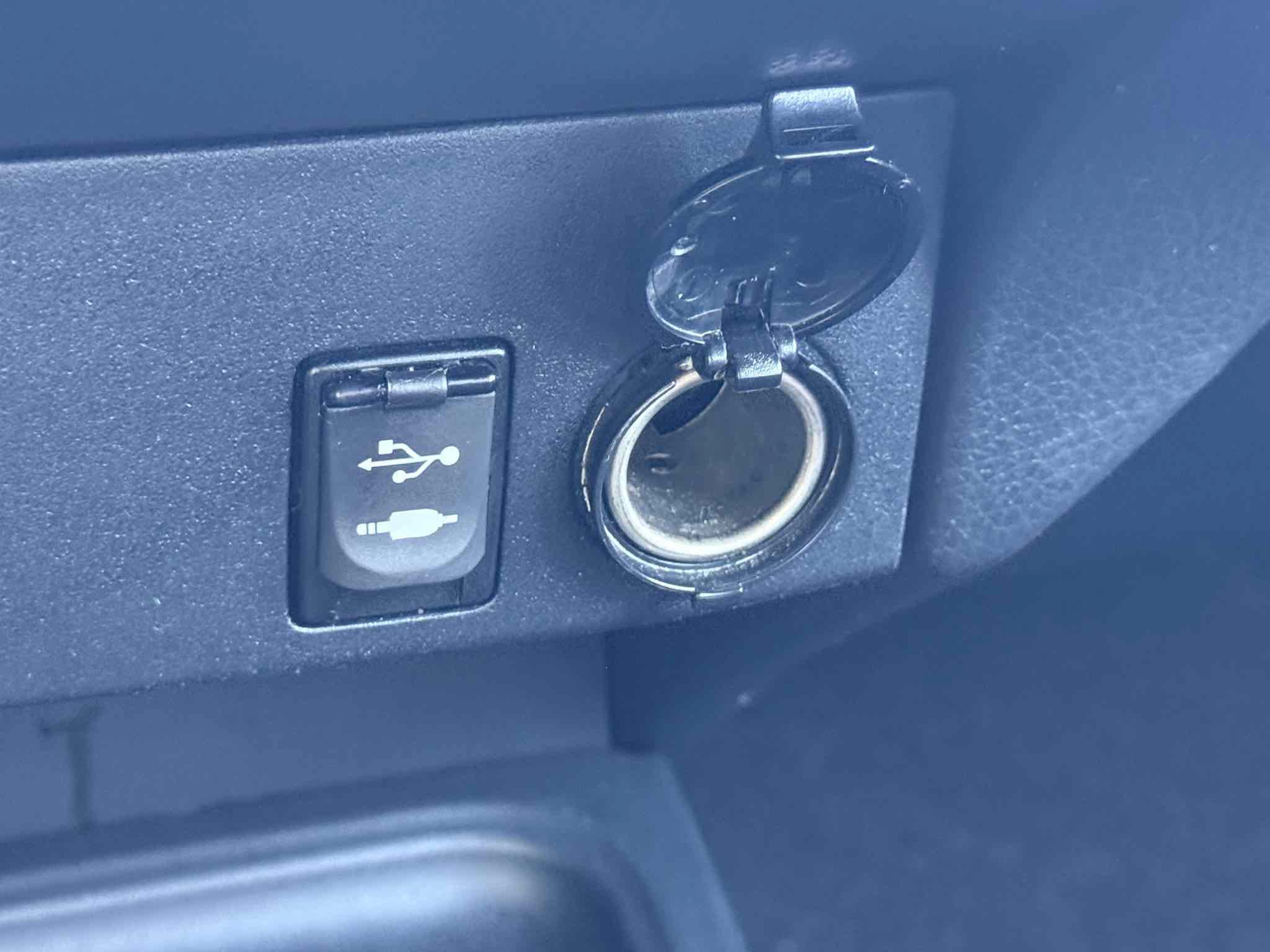 Used 2018 Toyota RAV4 LE w/ All Weather Liner Package FWD image 96