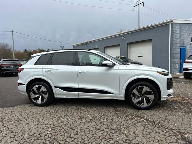 Used 2025 Audi Q6 e-tron Premium Plus w/ Premium Plus image 2