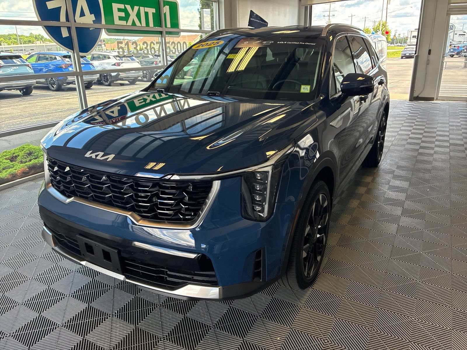 Used 2025 Kia Sorento X-Line EX AWD/4WD image 3
