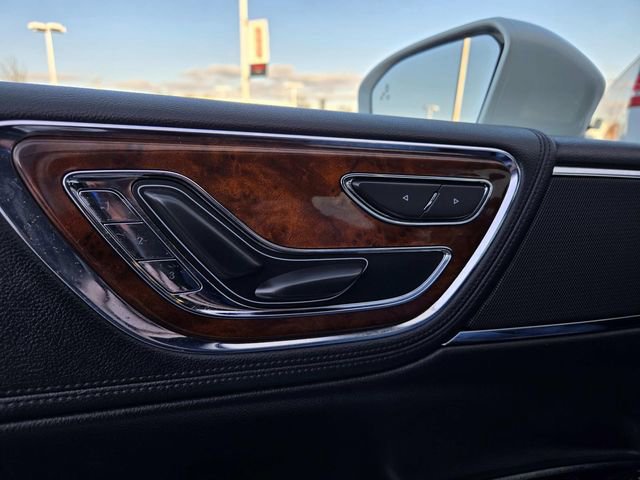 Used 2018 Lincoln Continental Select w/ Continental Climate Package image 31