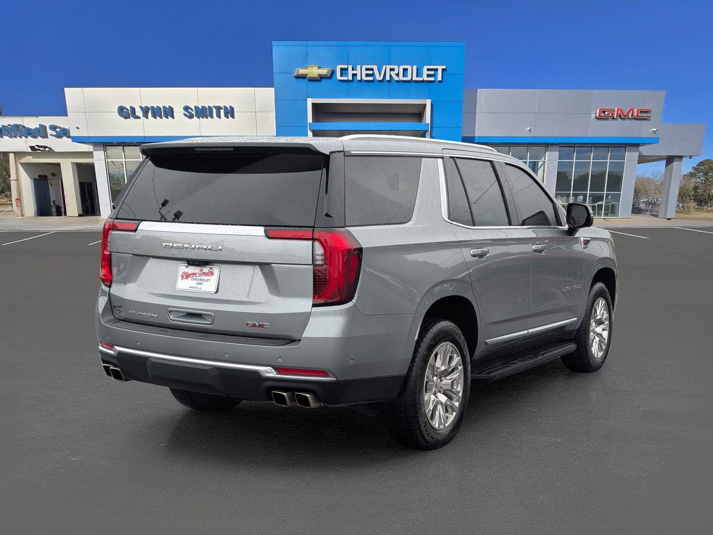 Used 2025 GMC Yukon Denali w/ Advanced Technology Package AWD/4WD image 8