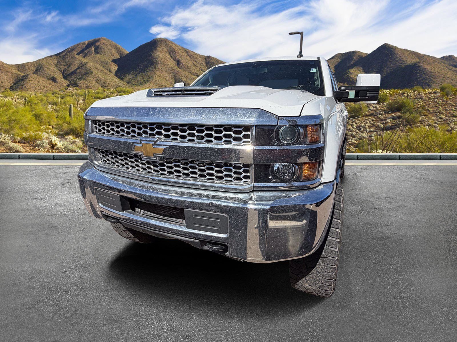 Used 2019 Chevrolet Silverado 2500 LT AWD/4WD image 2