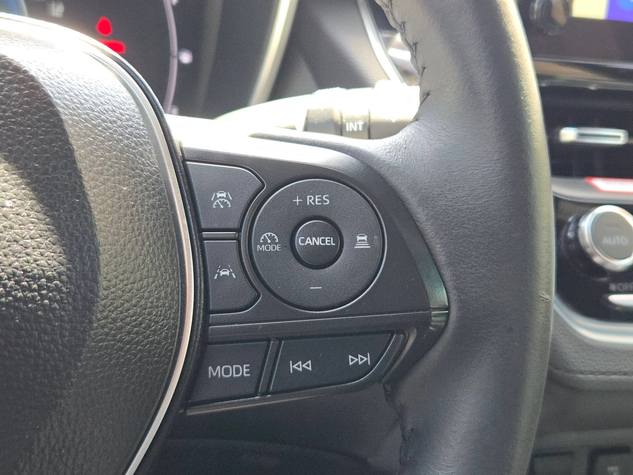 Used 2024 Toyota Corolla Cross AWD Hybrid w/ Convenience Package image 20