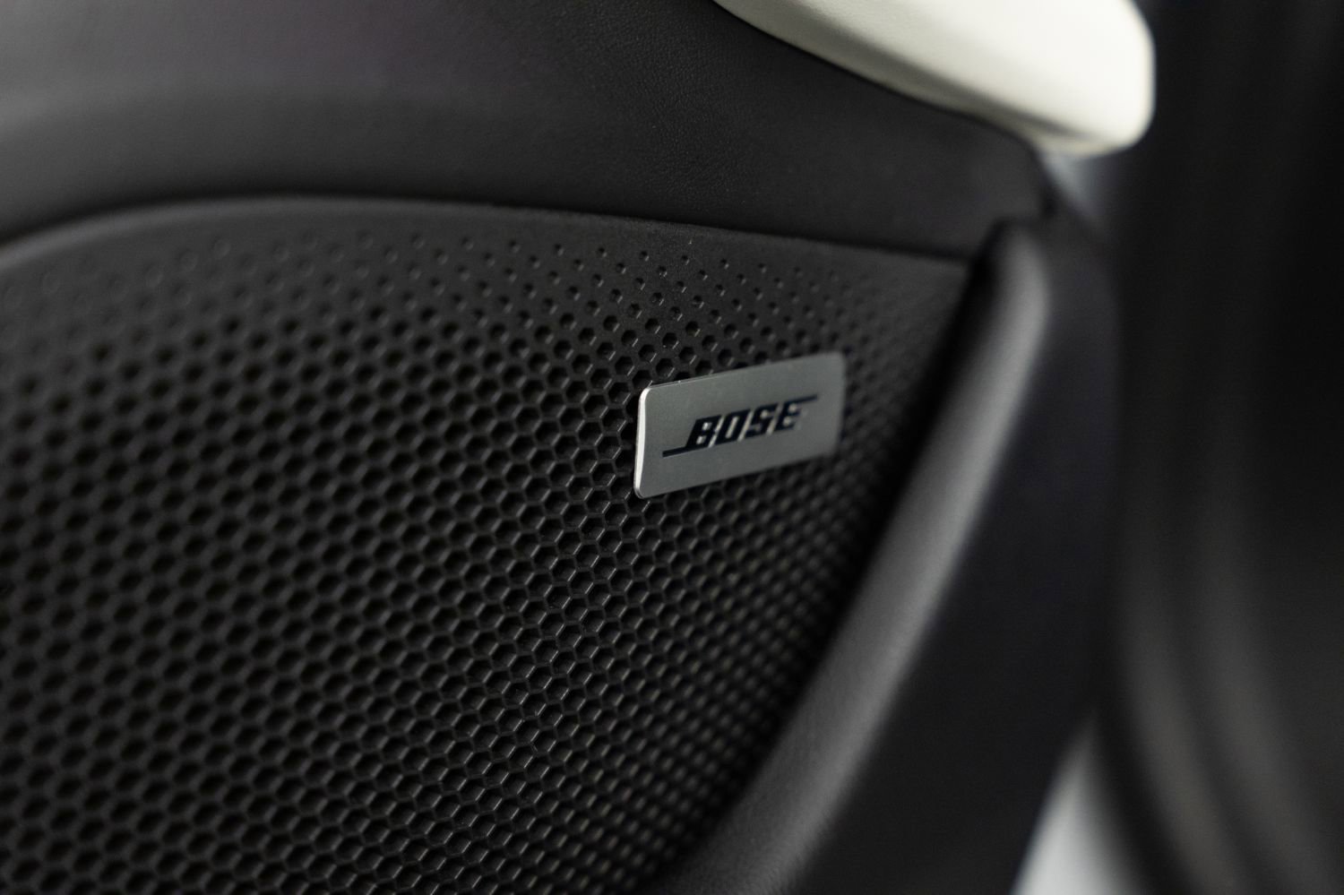 Used 2021 Porsche Taycan 4S w/ Premium Package image 34