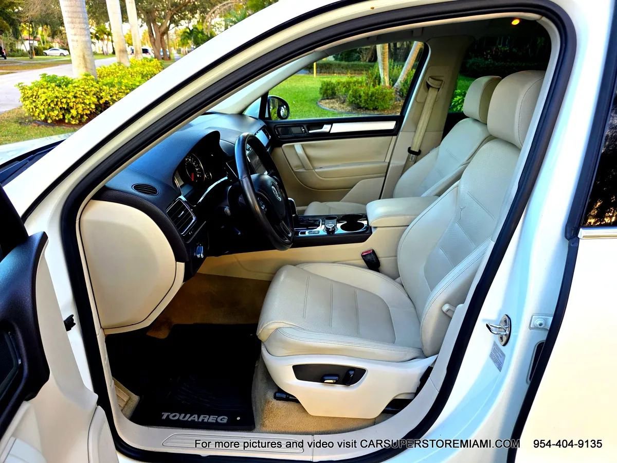 Used 2011 Volkswagen Touareg Sport image 30