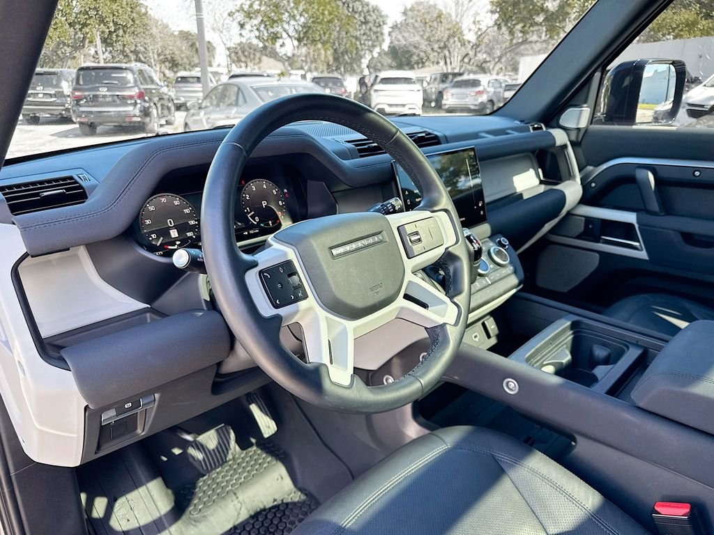 Used 2023 Land Rover Defender 130 SE image 10