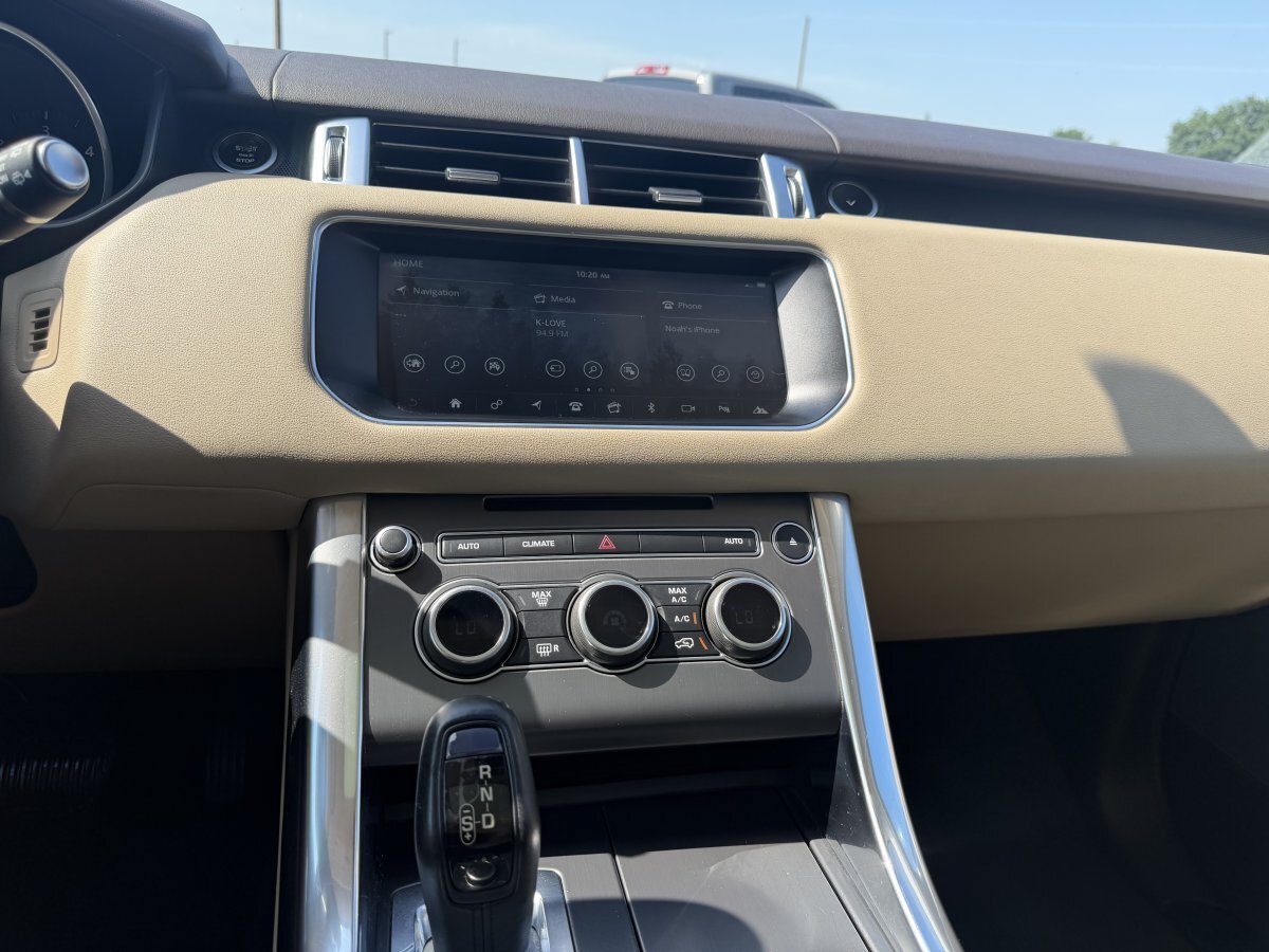 Used 2017 Land Rover Range Rover Sport SE AWD/4WD image 27