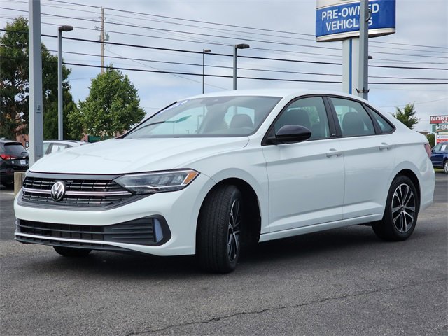 Used 2024 Volkswagen Jetta Sport image 16
