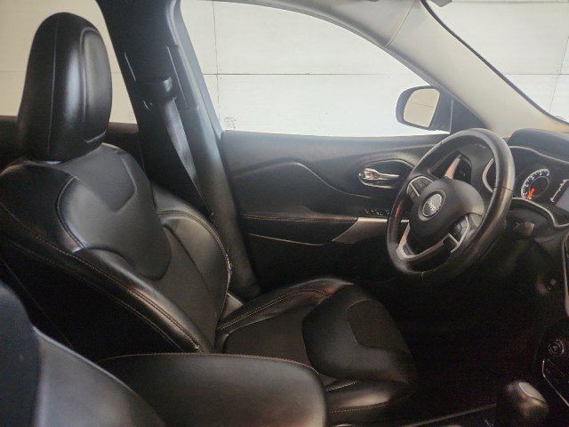 Used 2018 Jeep Cherokee Latitude Plus w/ Comfort/Convenience Group image 12