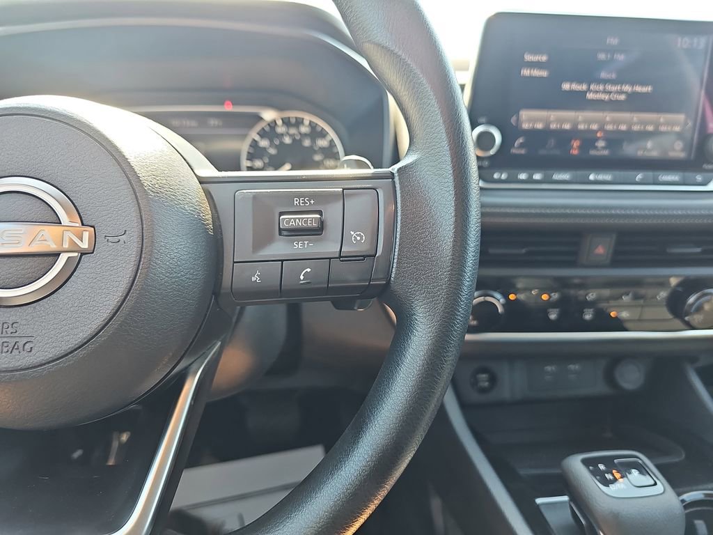Used 2024 Nissan Rogue S FWD image 18