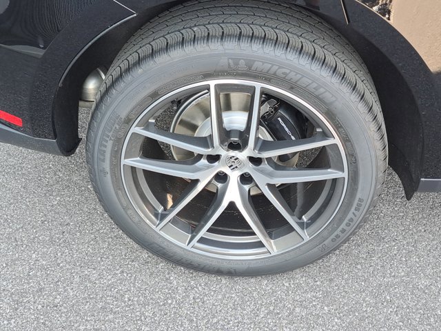 Used 2026 Porsche Macan image 14
