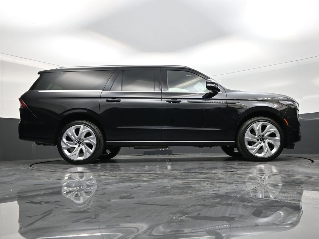 Used 2025 Lincoln Navigator L Black Label image 30