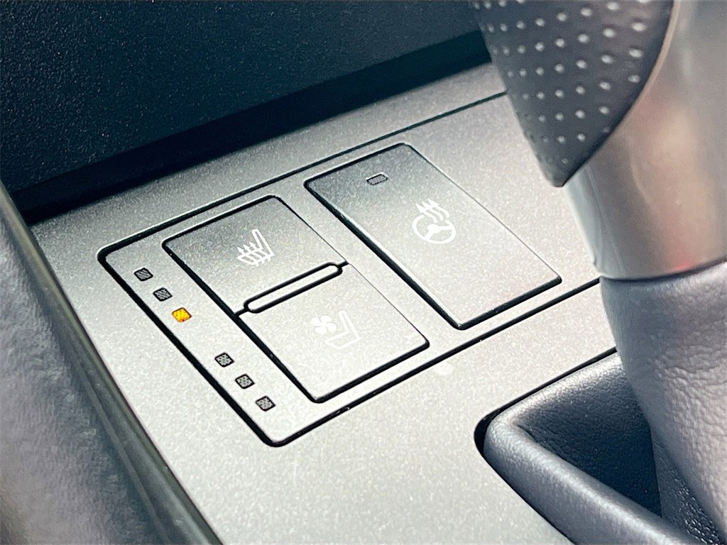 Used 2022 Lexus IS 350 F Sport w/ Accessory Package image 19