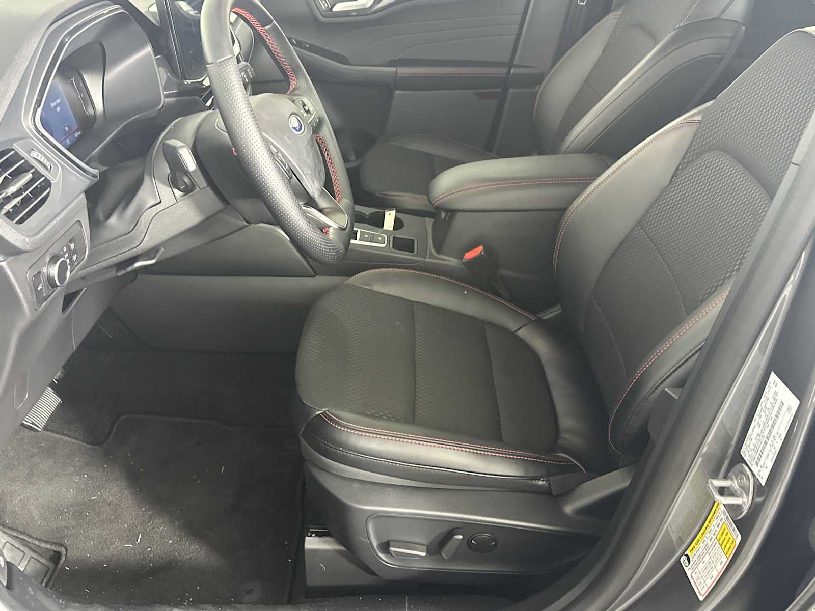 Used 2025 Ford Escape ST-Line w/ Tech Pack #1 FWD image 8