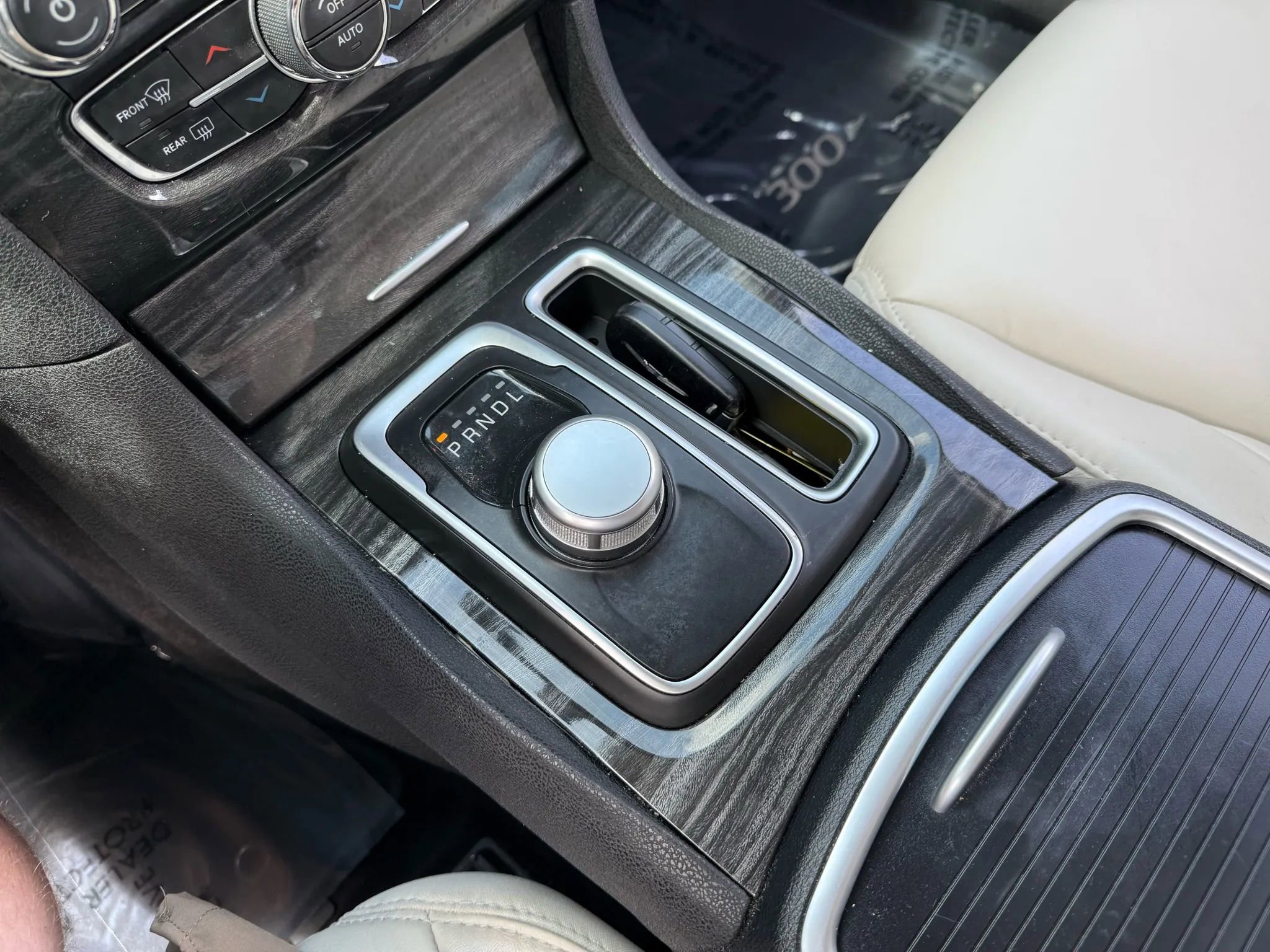 Used 2017 Chrysler 300 Limited image 28