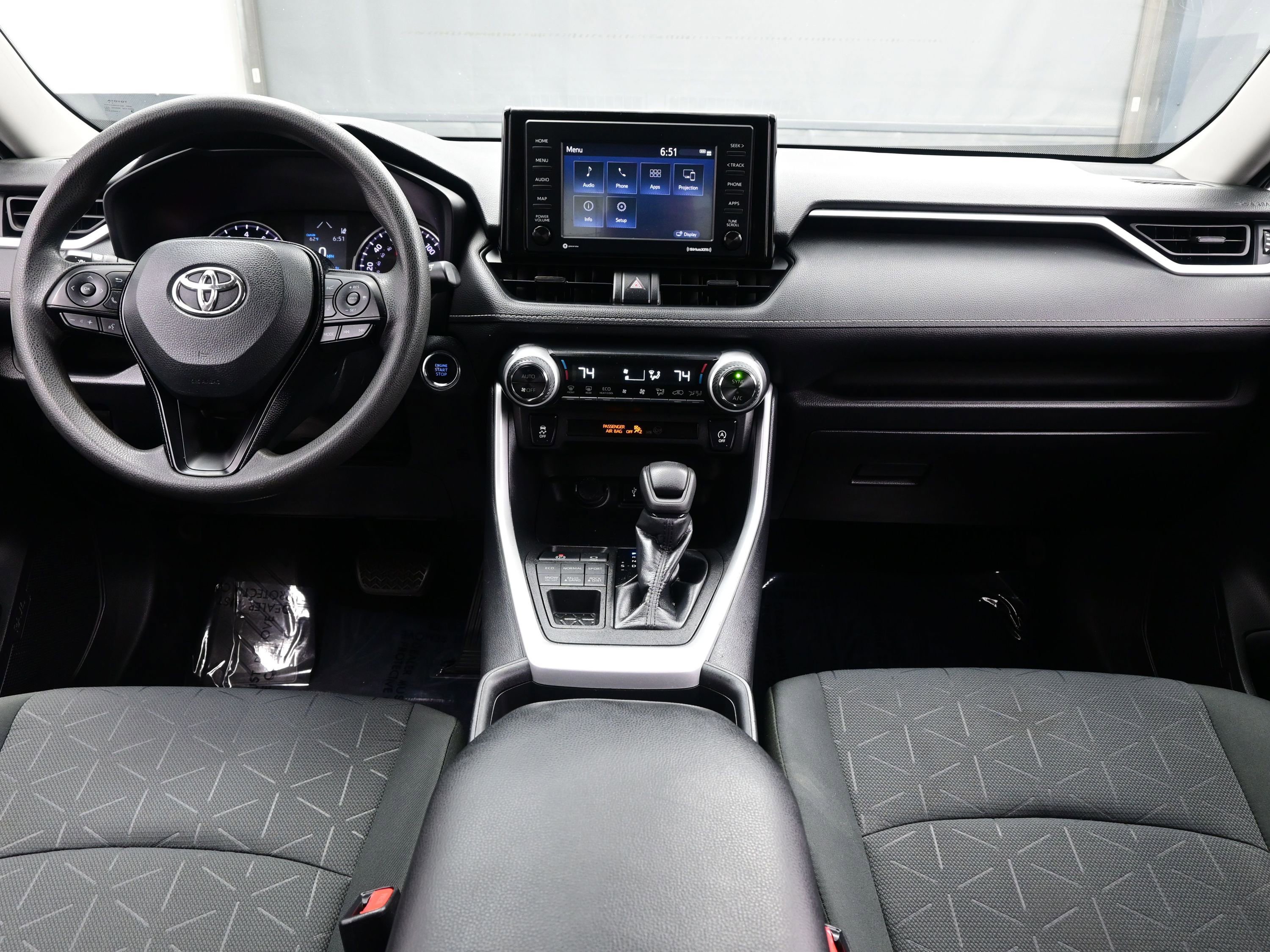 Used 2021 Toyota RAV4 XLE AWD/4WD image 17