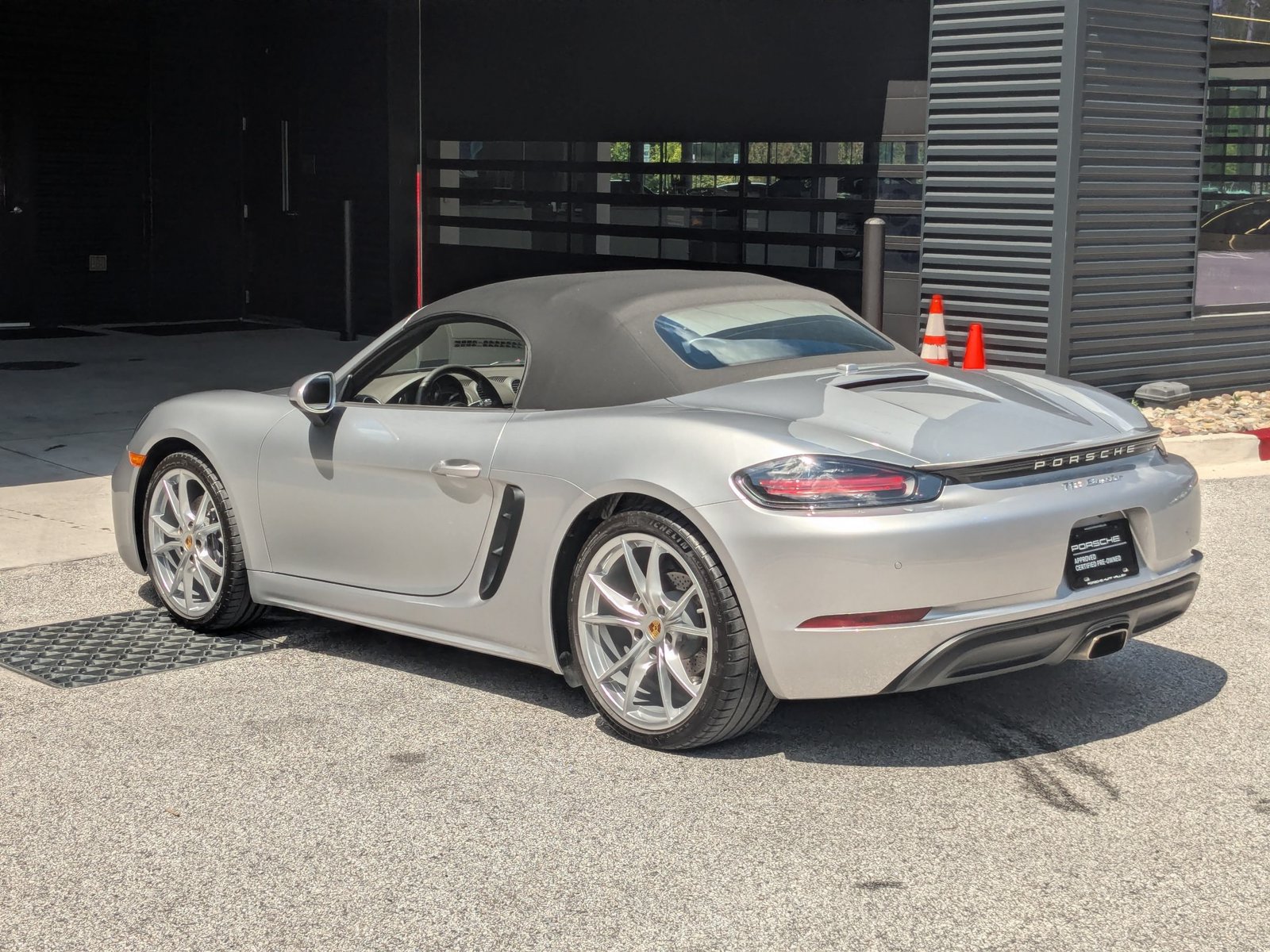 Certified 2025 Porsche 718 Boxster RWD image 3