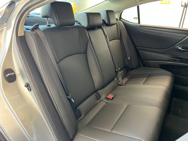 Used 2025 Lexus ES 300h w/ Premium Package FWD image 52