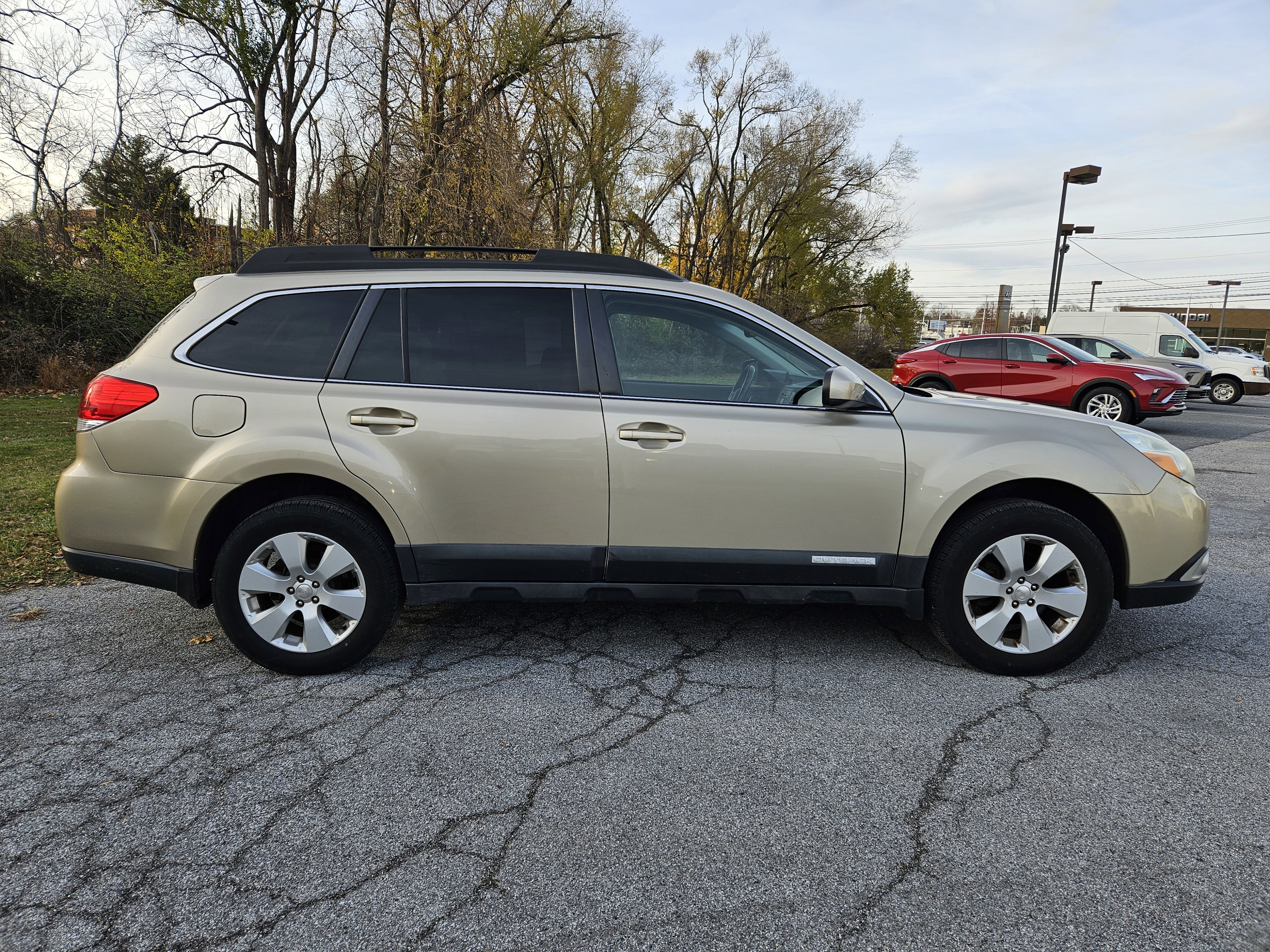 Used 2010 Subaru Outback 2.5i Premium image 9