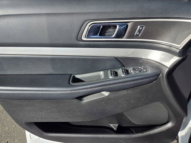 Used 2017 Ford Explorer XLT image 18