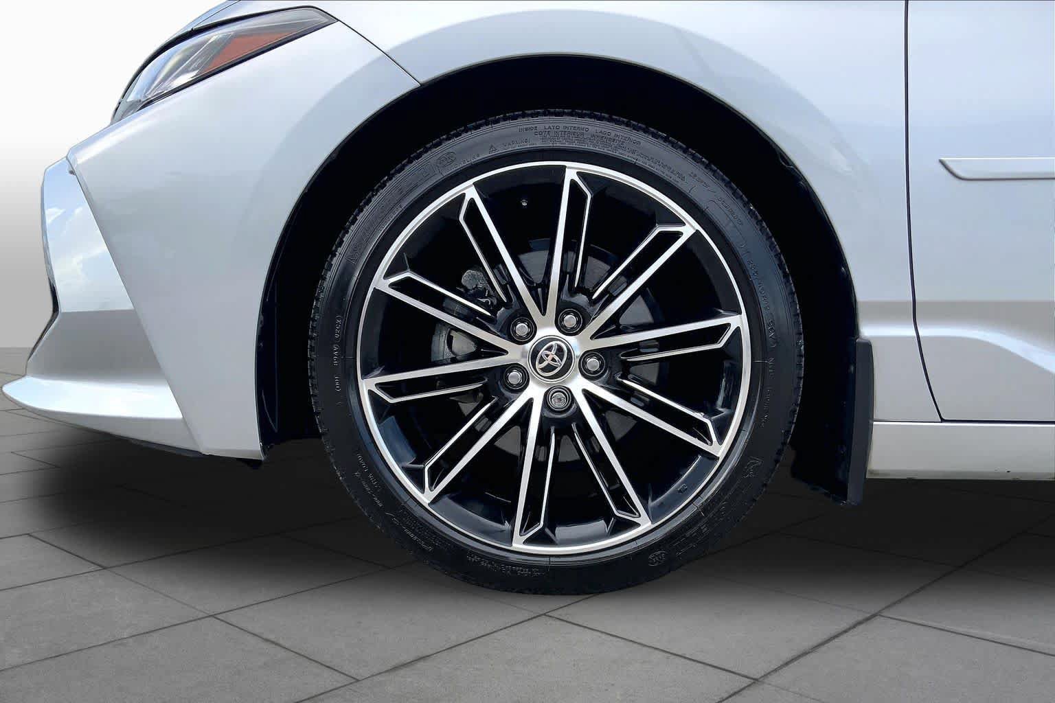 Used 2021 Toyota Avalon Touring FWD image 11